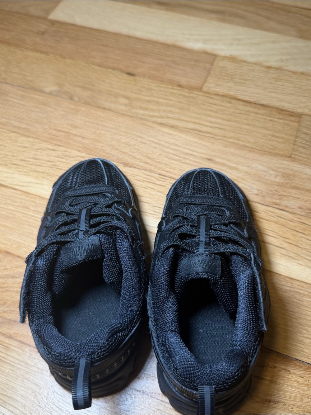 Nike Kids Black Vomero 5 Sneakers – Size 9C – EU 26 - Picture 6 of 8
